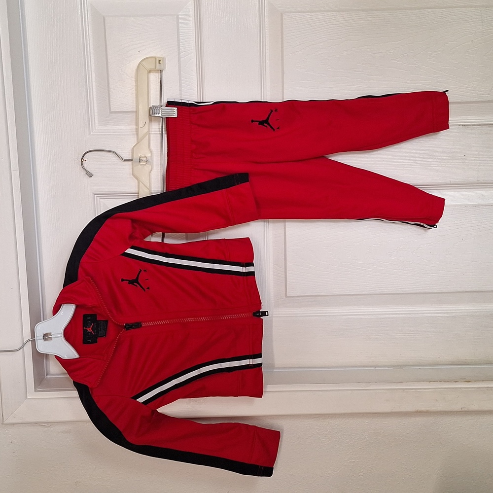 Jordan 2 piece Track Suit Sz 2T